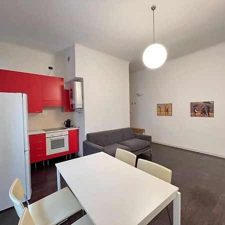 Modern Pretty Apartment Near Isola Zone Милан Экстерьер фото
