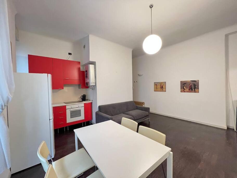 Modern Pretty Apartment Near Isola Zone Милан Экстерьер фото
